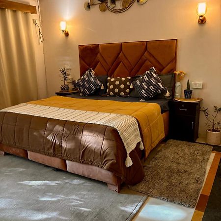 Atharva'S Homestay By Goaround Homes - Nehru Enclave Metro, South Delhi New Delhi Ngoại thất bức ảnh