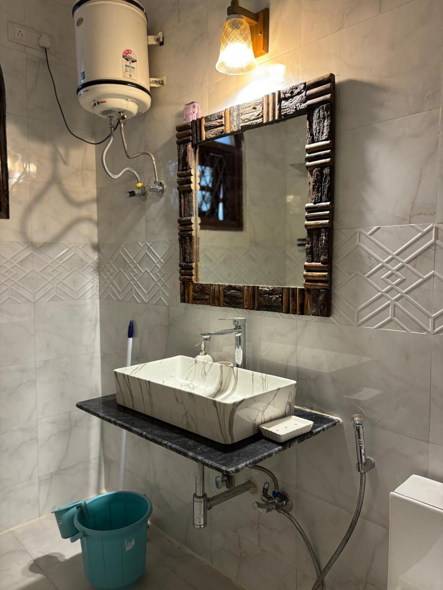 Atharva'S Homestay By Goaround Homes - Nehru Enclave Metro, South Delhi New Delhi Ngoại thất bức ảnh