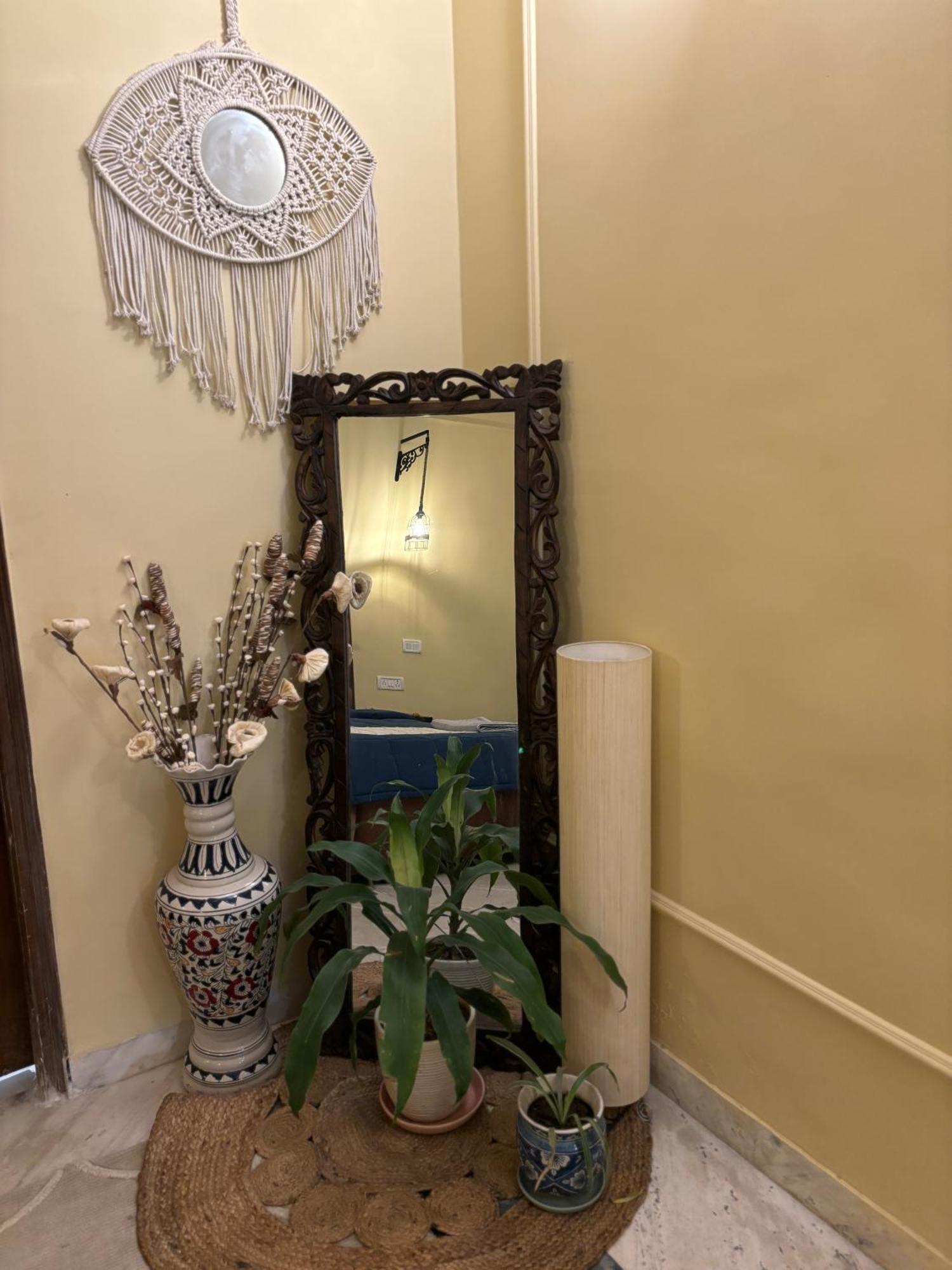 Atharva'S Homestay By Goaround Homes - Nehru Enclave Metro, South Delhi New Delhi Ngoại thất bức ảnh