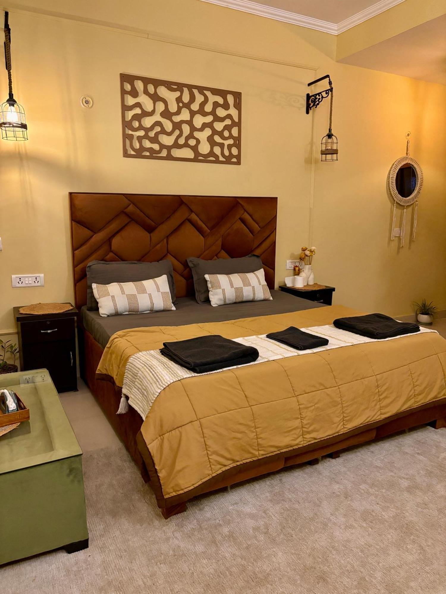 Atharva'S Homestay By Goaround Homes - Nehru Enclave Metro, South Delhi New Delhi Ngoại thất bức ảnh