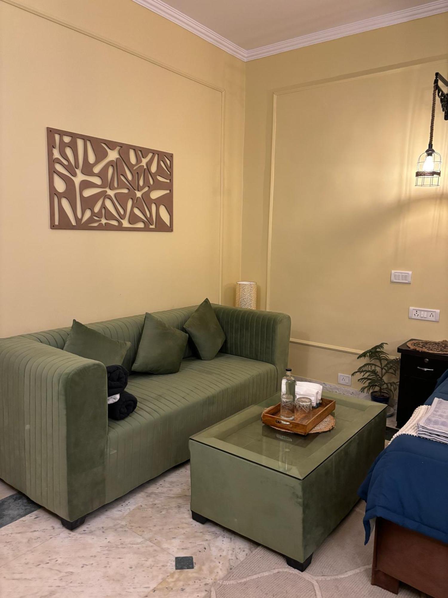 Atharva'S Homestay By Goaround Homes - Nehru Enclave Metro, South Delhi New Delhi Ngoại thất bức ảnh