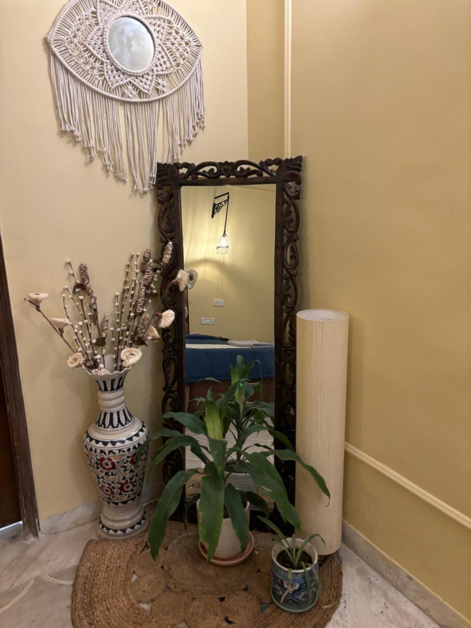 Atharva'S Homestay By Goaround Homes - Nehru Enclave Metro, South Delhi New Delhi Ngoại thất bức ảnh