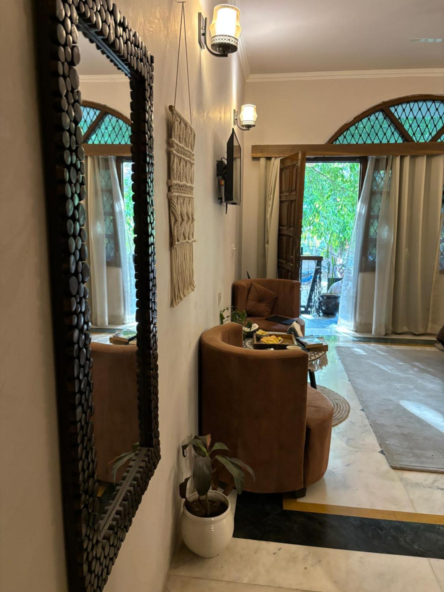 Atharva'S Homestay By Goaround Homes - Nehru Enclave Metro, South Delhi New Delhi Ngoại thất bức ảnh