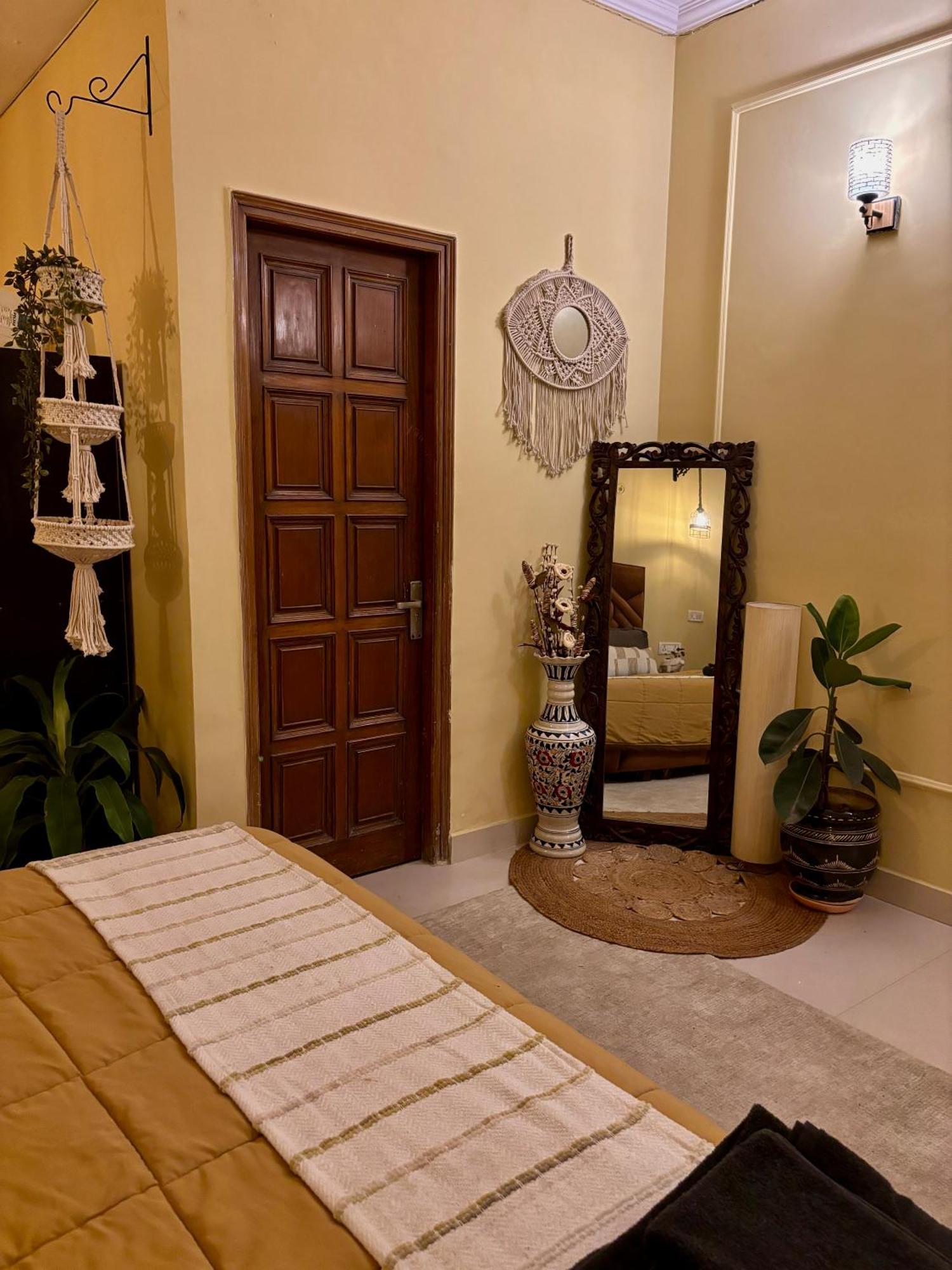 Atharva'S Homestay By Goaround Homes - Nehru Enclave Metro, South Delhi New Delhi Ngoại thất bức ảnh