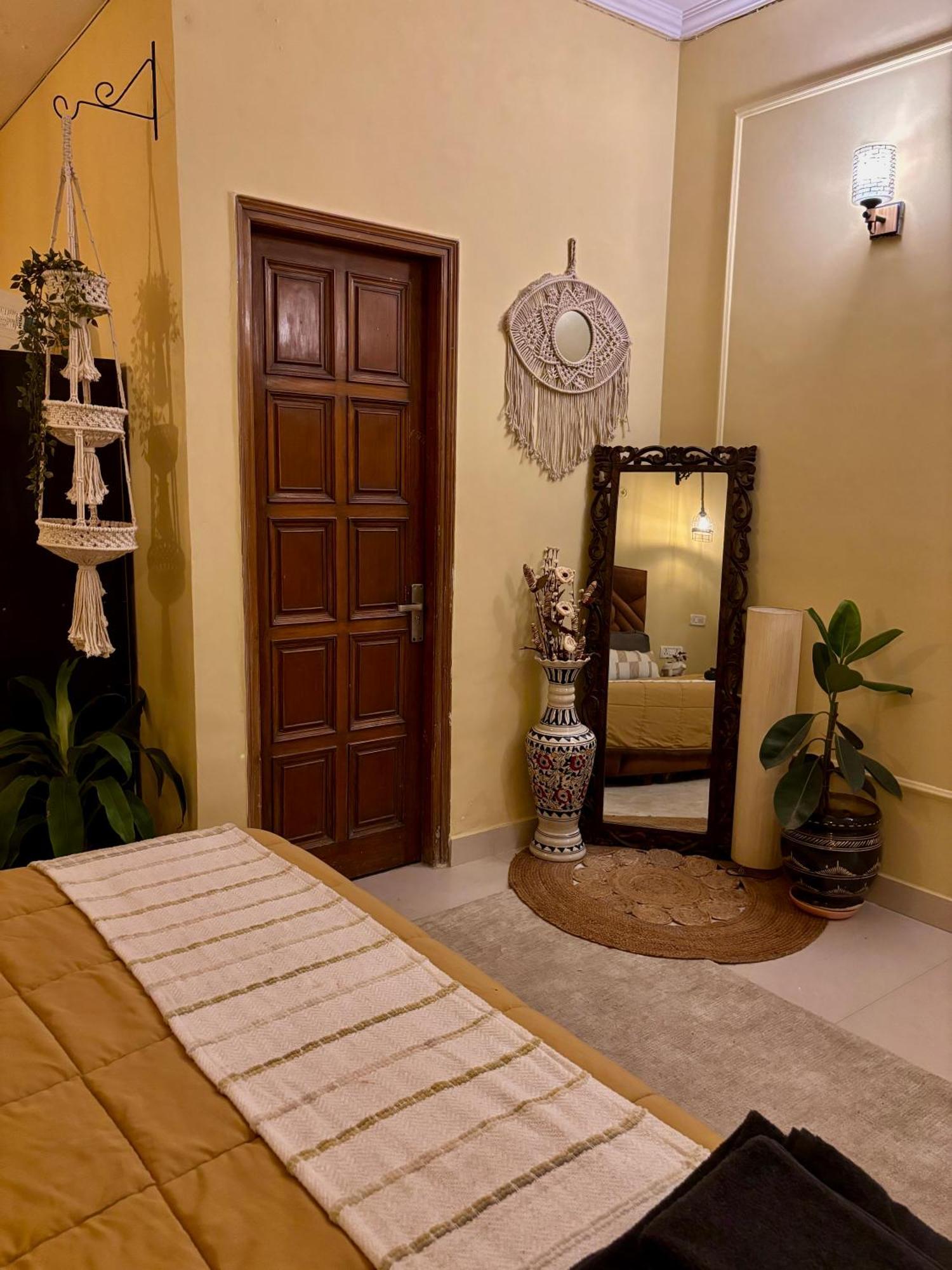 Atharva'S Homestay By Goaround Homes - Nehru Enclave Metro, South Delhi New Delhi Ngoại thất bức ảnh