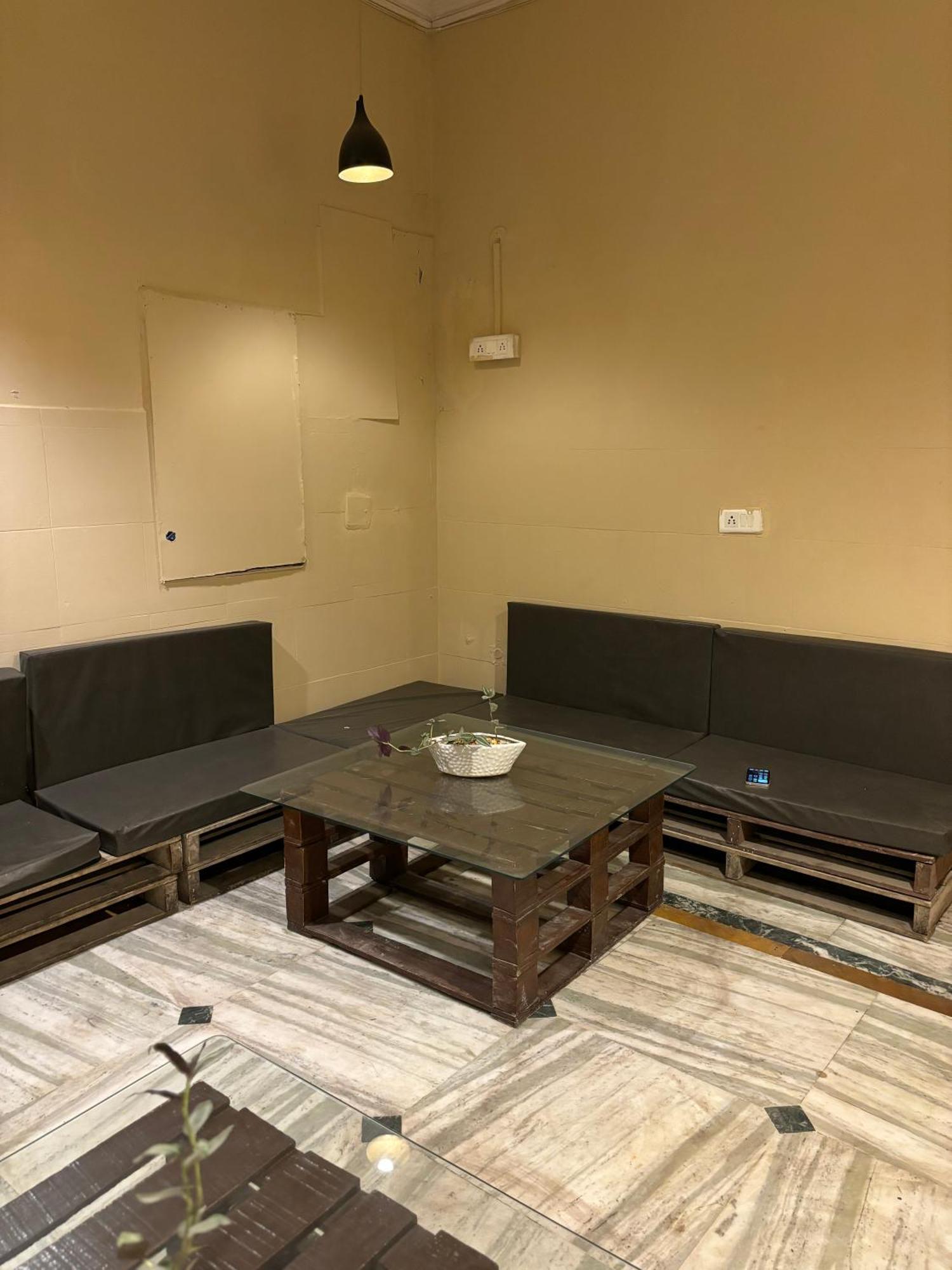 Atharva'S Homestay By Goaround Homes - Nehru Enclave Metro, South Delhi New Delhi Ngoại thất bức ảnh