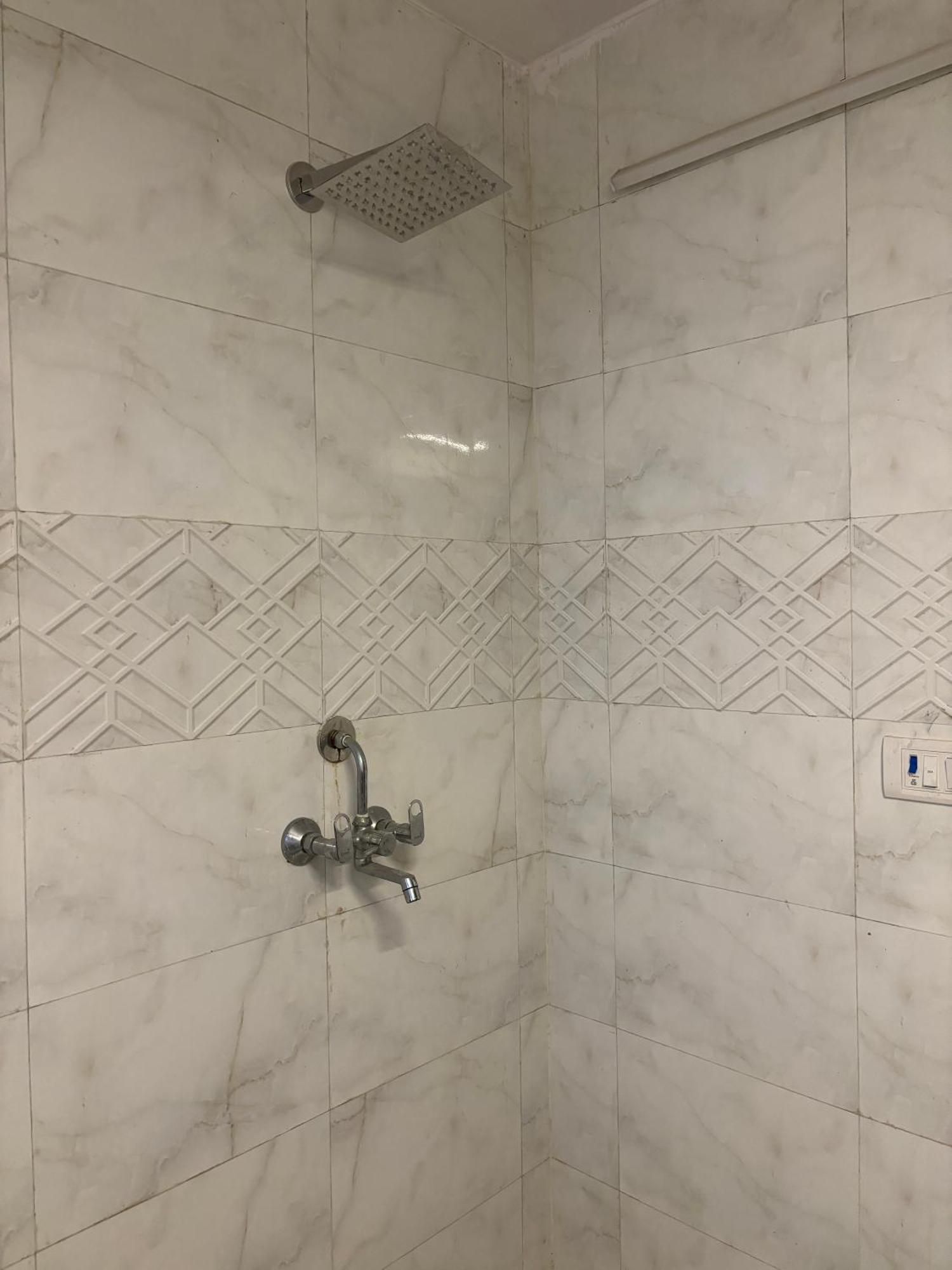 Atharva'S Homestay By Goaround Homes - Nehru Enclave Metro, South Delhi New Delhi Ngoại thất bức ảnh