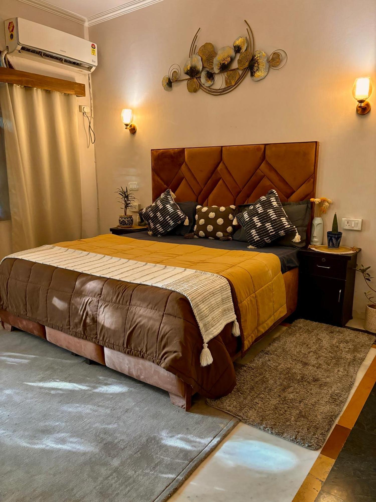 Atharva'S Homestay By Goaround Homes - Nehru Enclave Metro, South Delhi New Delhi Ngoại thất bức ảnh