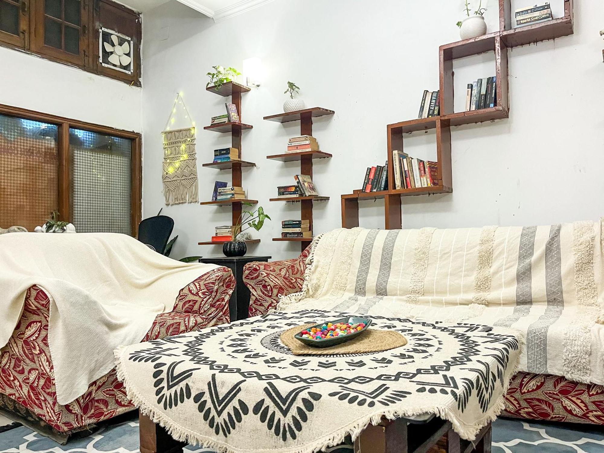 Atharva'S Homestay By Goaround Homes - Nehru Enclave Metro, South Delhi New Delhi Ngoại thất bức ảnh